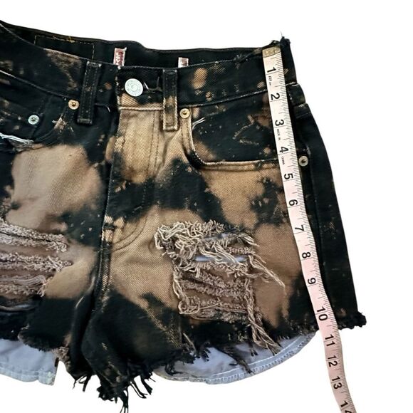 Levi’s ~ Black 550 Tie Dye shorts~ hardware detail on back pocket ~ size 12slim - Picture 11 of 12
